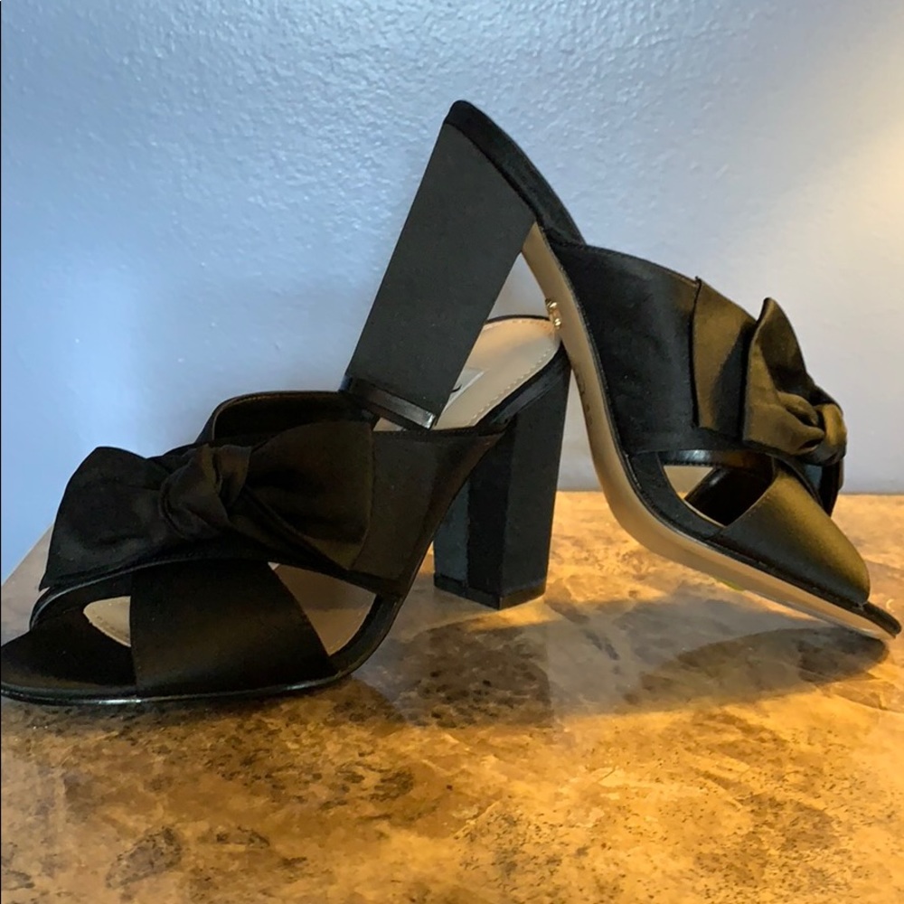 Nina New York Black Bow Heels